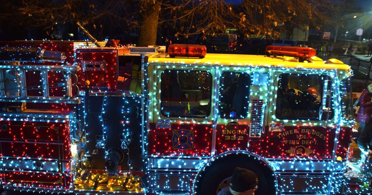 (VIDEO) Thousands visit historic Flemington for first Saturday evening