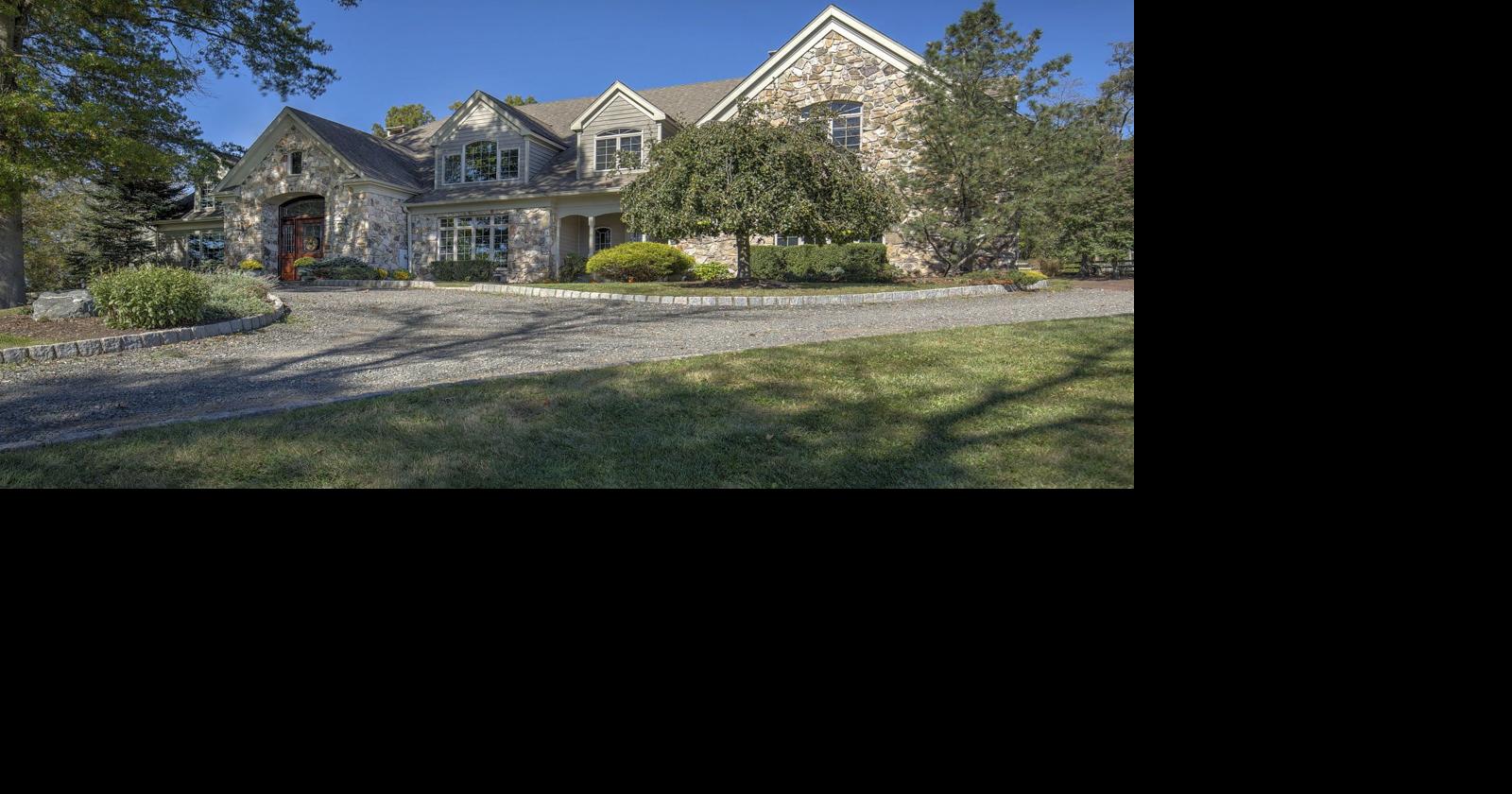 Bedminster estate features 4stall horse barn