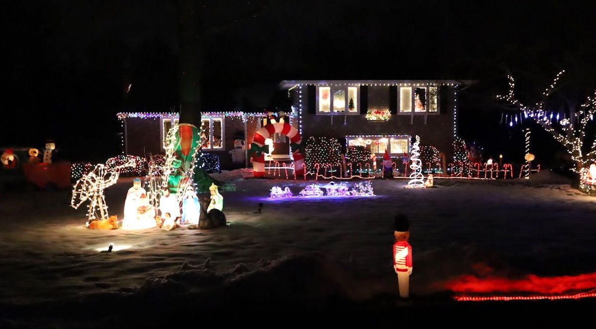 Long Hill homes, businesses shine in holiday decorating contest - Vimarsana News