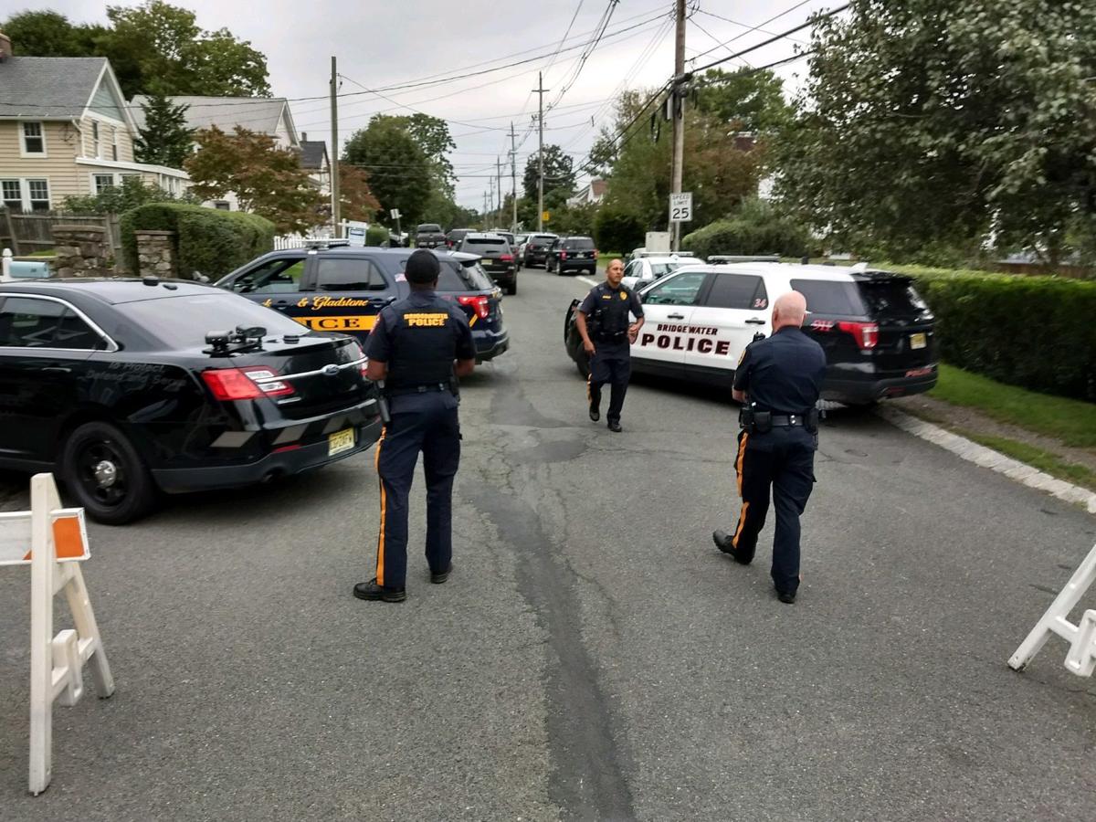 (VIDEO) 'Distraught' man peacefully surrenders to police in