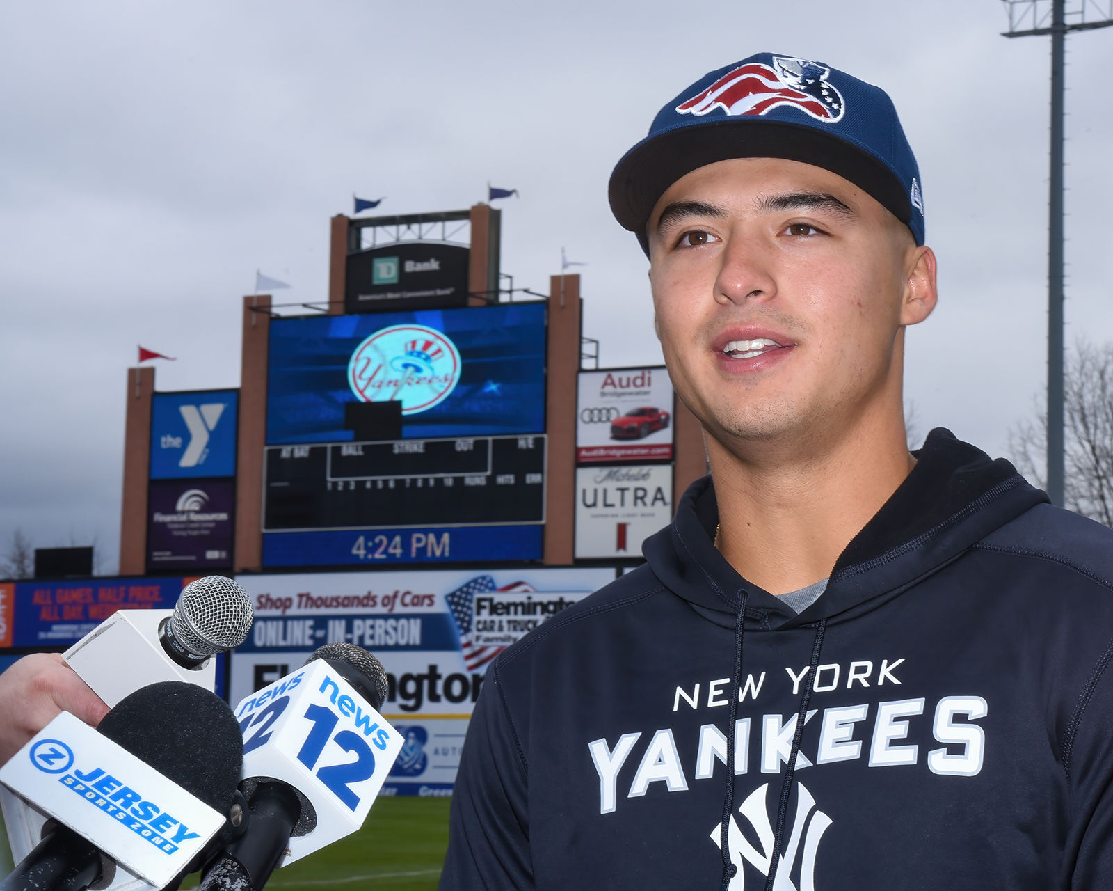 Half yankees 2024 half mets hat