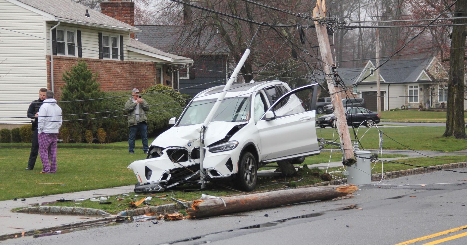 Driver collides with utility pole on Lincoln Avenue in Florham Park - Vimarsana News