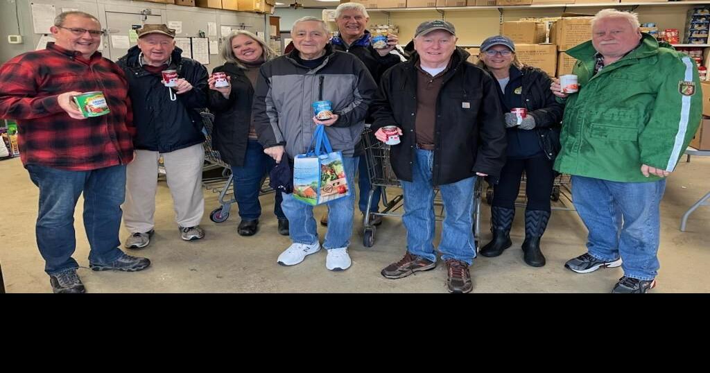 Mother Seton Council 15540 Knights of Columbus donate '40 cans' to