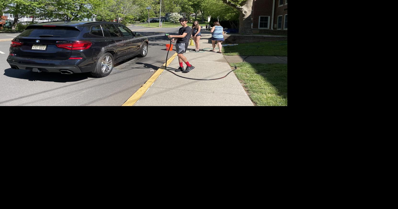 Return of car wash a sunny success for Valley View Class of 2021 in