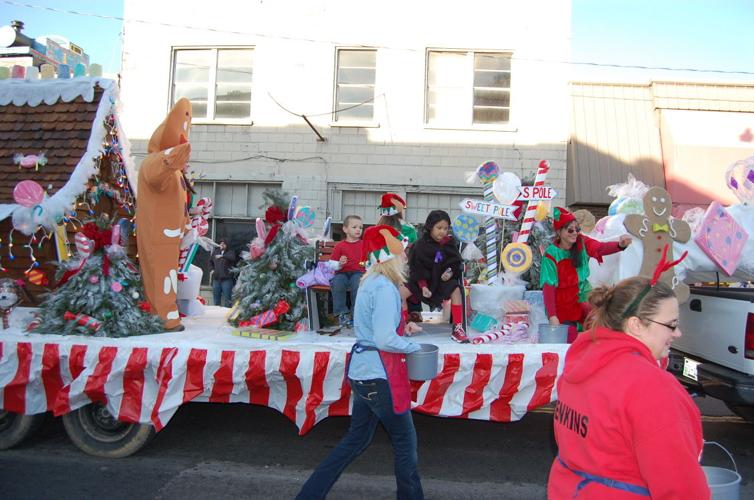 Newport Christmas Parade Multimedia