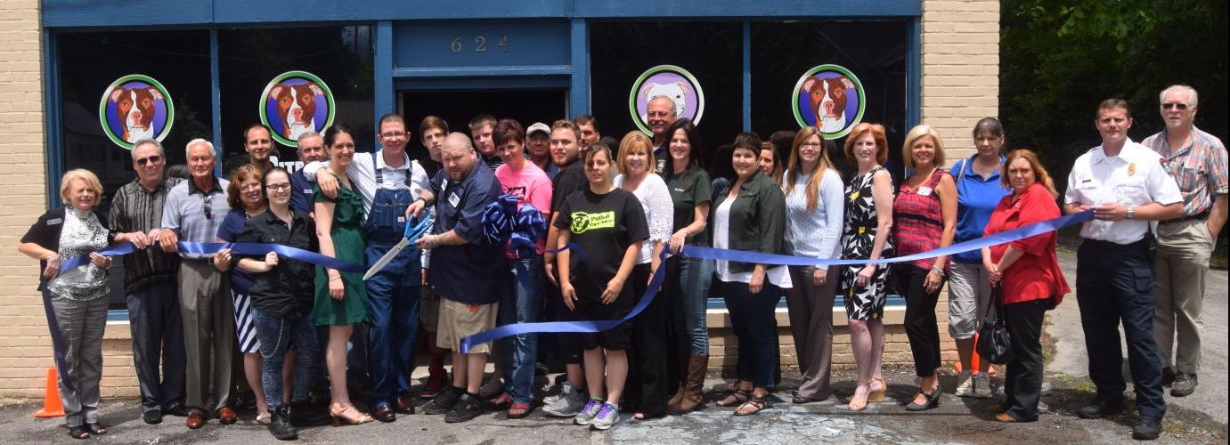 Pitbull Vape Juice celebrates grand opening | News | newportplaintalk.com