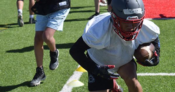 SPORTS-VHS FB Practice5 2 COL.JPG