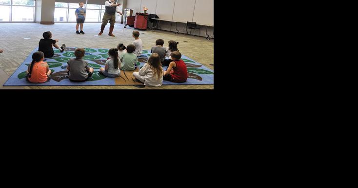 'The Whip Guy' performs for kids at the Pike County Public Library | News - Vimarsana News