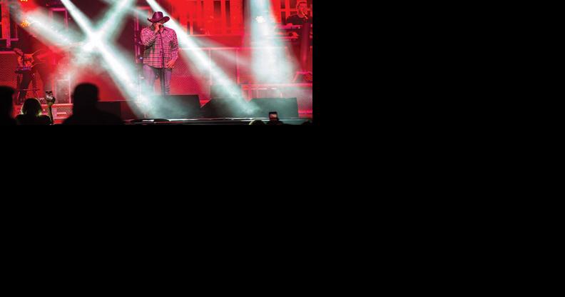 Trace Adkins closes out Hillbilly Days 2023 - Vimarsana News