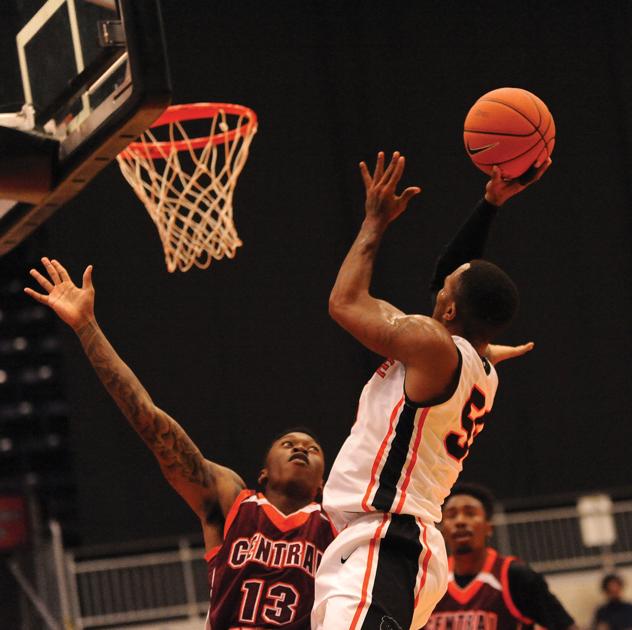 Brooks Chapman Push Upike Men S Basketball Past Central Penn 118
