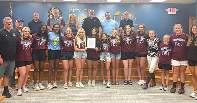 city-honors-pikeville-junior-high-softball-and-baseball-teams-with