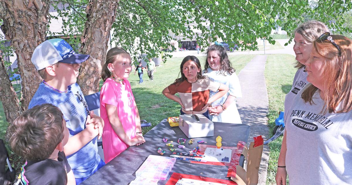 Students raise money for ‘5 and 2’ with bracelet sales