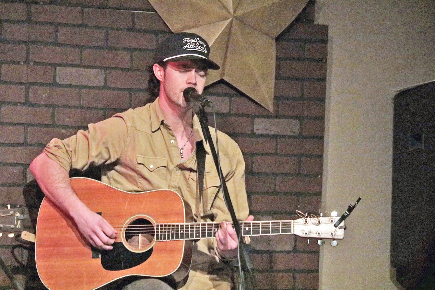 Strumming on the Heartstrings | Arts & Entertainment | news-graphic.com