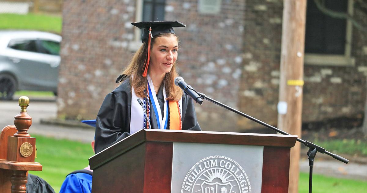 George Read Graduate Georgetown College graduates over 200 students | News | news-graphic.com