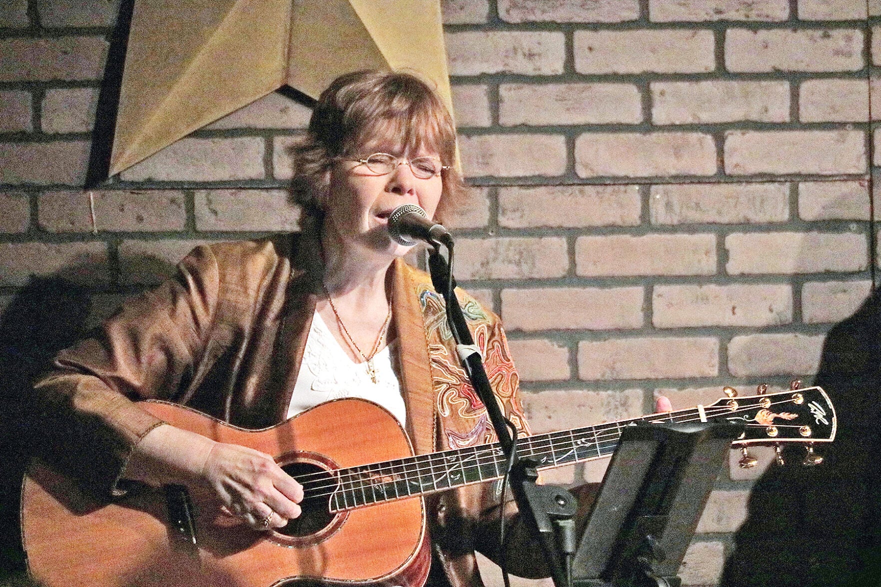 Strumming on the Heartstrings | Arts & Entertainment | news-graphic.com