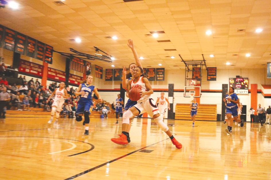 Women S Basketball Tigers Roar In Third Quarter Take Down