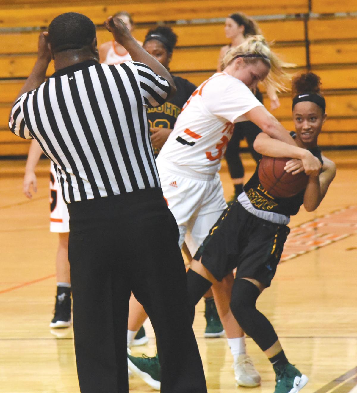 Women S Basketball Gc Drains Lake Moves To 2 0 Sports News