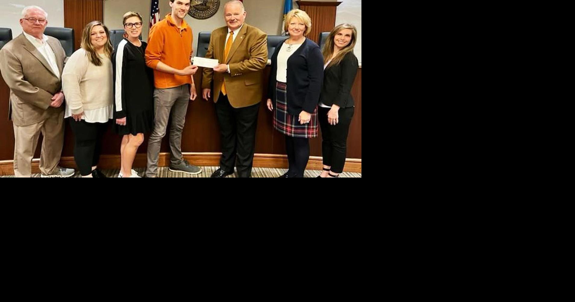 Lenoir City gives band 10,000 News