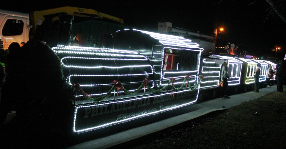 Mulberry Street Christmas Parade 2022 Parade Lights Up Mulberry Street | News | News-Herald.net