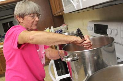 Friendship Kitchen Fills Need News News Herald Net