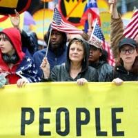US actors Susan Sarandon (C) and Mark Ruffalo (L) were among those joining the "No Kings" rally in New York