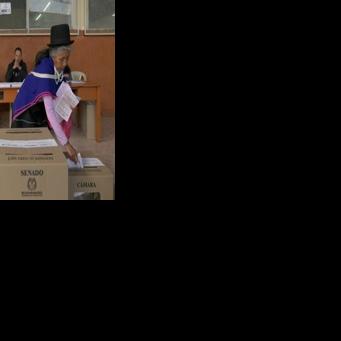 Casting ballots in Silvia, southwest Colombia, on Sunday