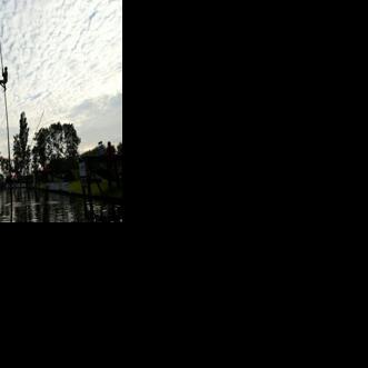 Dutch canal-leaping pole vaulters aim for the sky