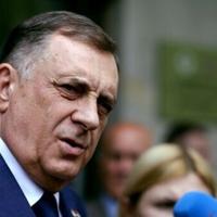 Authorities cancelled an arrest warrant for Bosnian Serb leader Milorad Dodik after he agreed to be questioned by prosecutors investigating accusations of secessionist activities