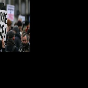 A demonstrator's placard reading 'Govern or get out' at a protest marking 541 days without a government for the Brussels region