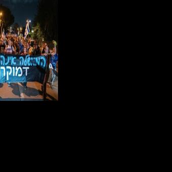 Deomnstrators gathered outside President Isaac Herzog's house in Tel Aviv