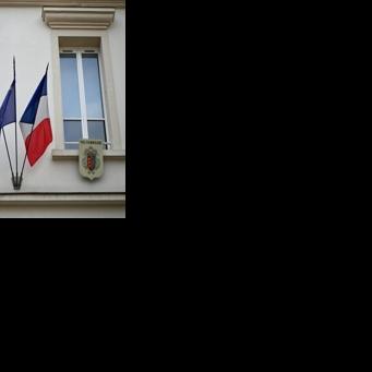 Several French far-right mayors take down EU flags