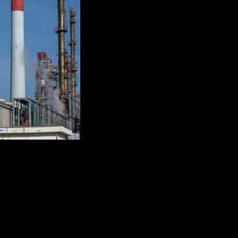 Serbia's only oil refinery has halted production and is in the process of shutting down due to US sanctions -- leaving Belgrade scrambling to avoid an energy crisis