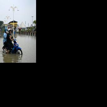 Floods have hit eight states in Malaysia, with more rain forecast