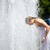 Cooling down in Berlin on July 2, 2025, during an early summer heatwave across Europe