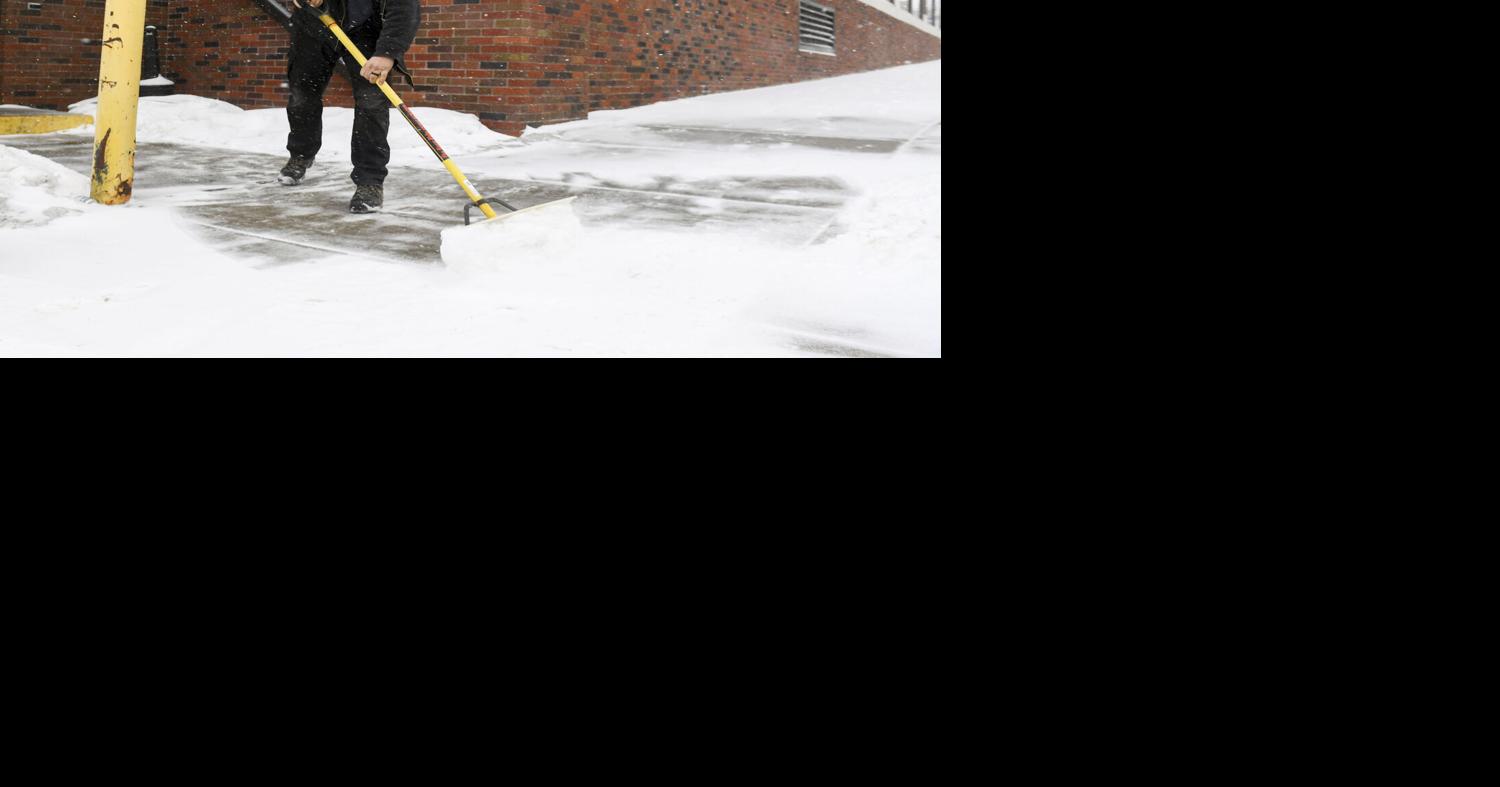 Upper Midwest braces for blizzard, nearly 2 feet of snow