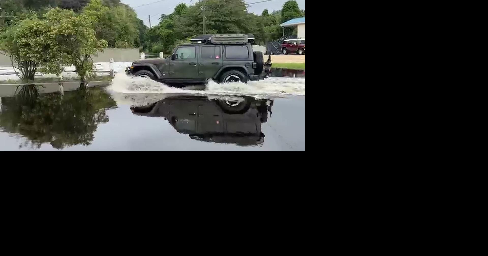 RAW: NY: NOR'EASTER/FLOODED STREETS AT MASTIC BEACH