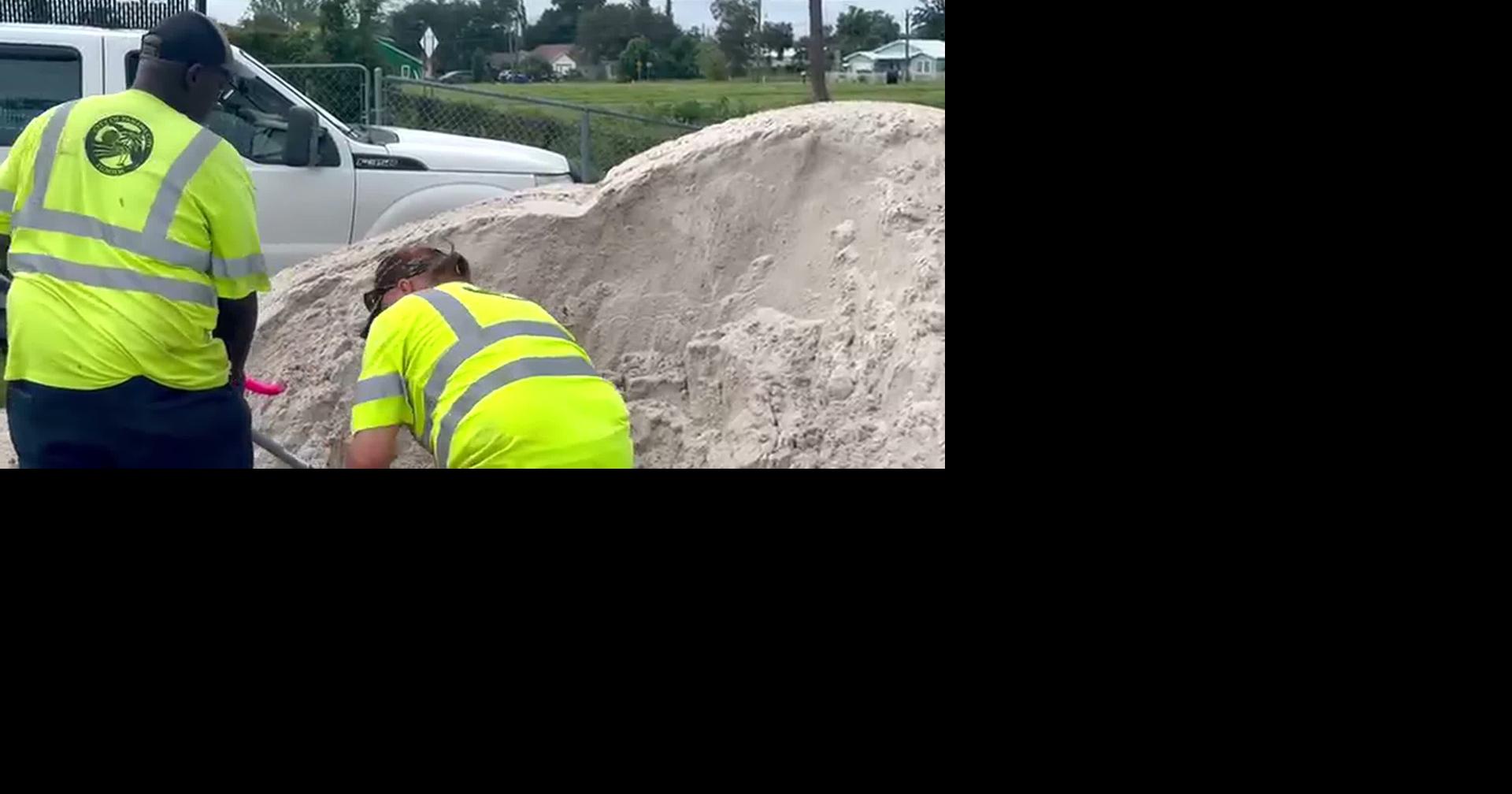 RAW: FL: ISAIAS - BAY COUNTY SANDBAGGING