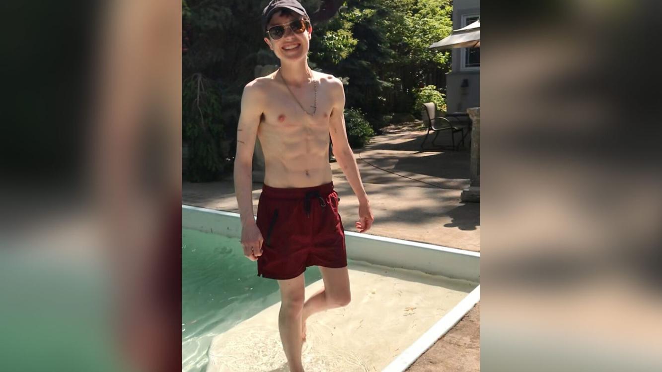 Elliot Page Proudly Shares First Shirtless Pool Photo Entertainment 