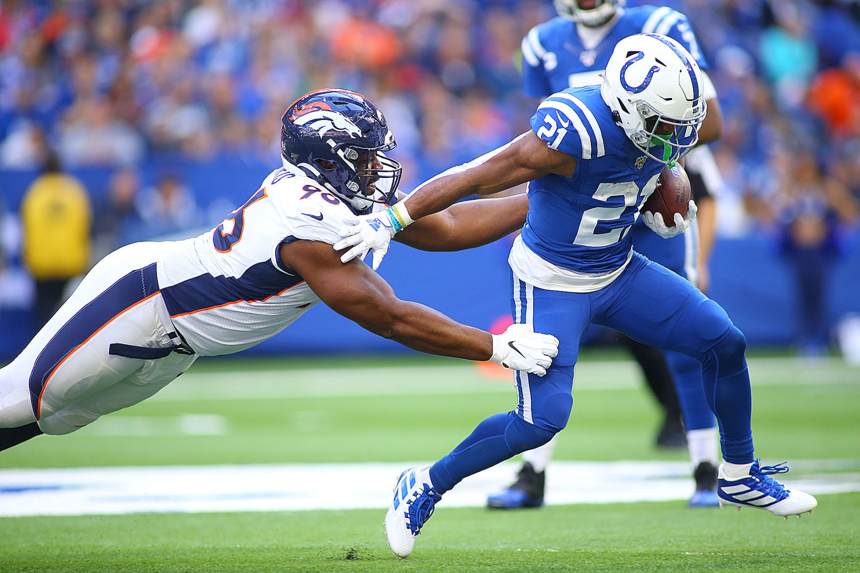 PHOTOS: Colts Vs. Broncos | Multimedia | Newsandtribune.com