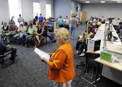 A River Of Jobs Lines Were Long For Amazon Job Fair With 1 000 Positions Promised News Newsandtribune Com