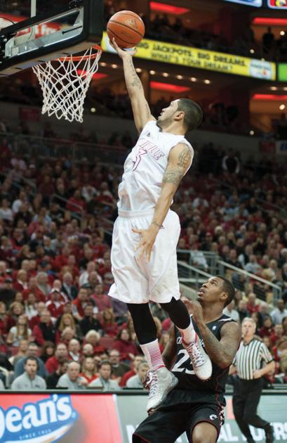 College Basketball No 8 Louisville Wears Down Cincinnati 67 51