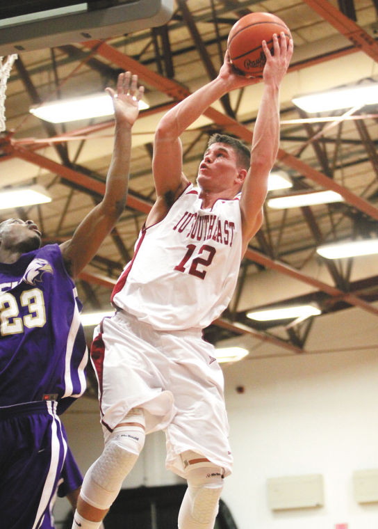 COLLEGE BASKETBALL Simpson, Cross lead IUS men to thrilling 10299 win