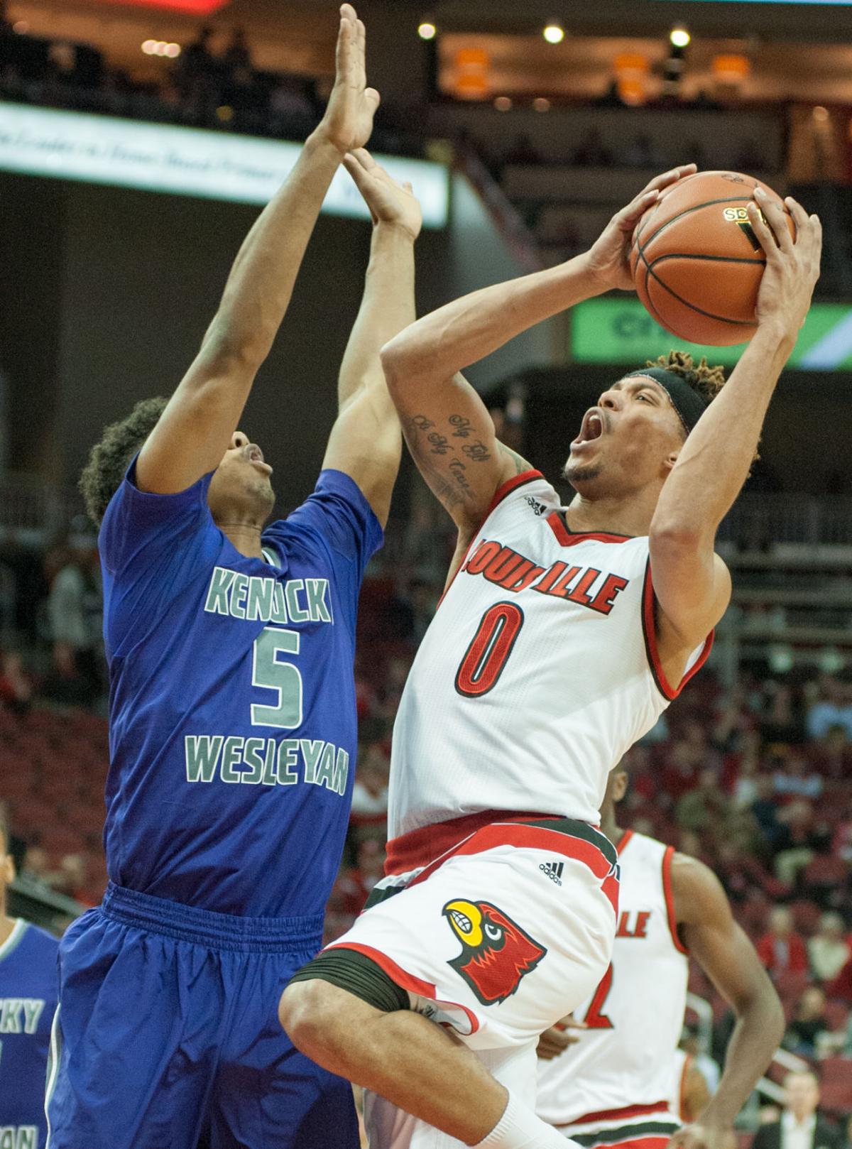 College Basketball Lee Scores 19 To Lead Cards Past Kentucky