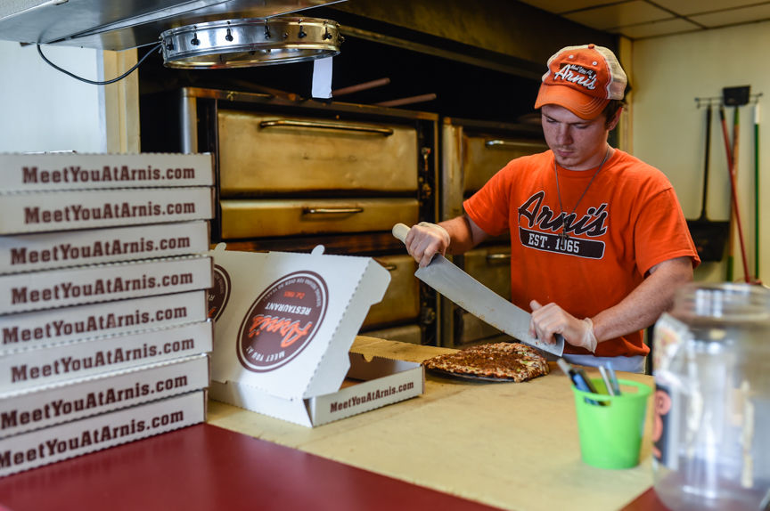 PIZZA HALL OF FAME: Arni's Pizza in New Albany honored | Multimedia ...