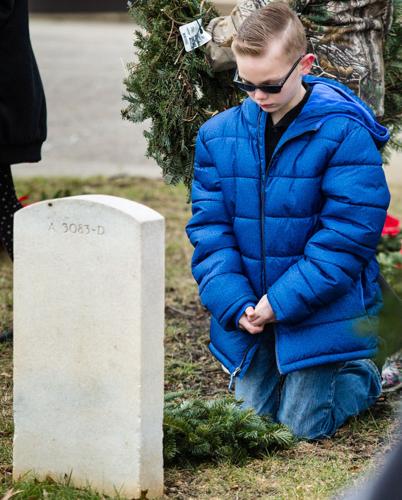 Hazelwood fifth-graders lay wreaths at New Albany's National