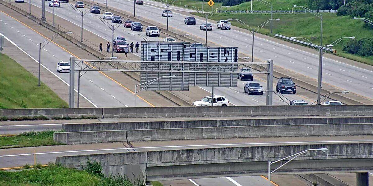 Multiple Vehicles Target Of Gunshots On Watterson Expressway One Man In Critical Condition News Newsandtribune Com