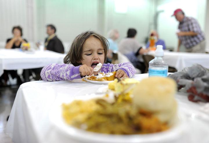 Thankful And Full Organizations Serve Free Thanksgiving Meals News Newsandtribune Com