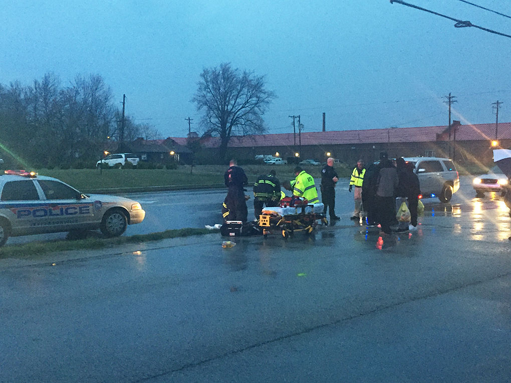 Pedestrian struck by car on 10th Street in Jeffersonville News