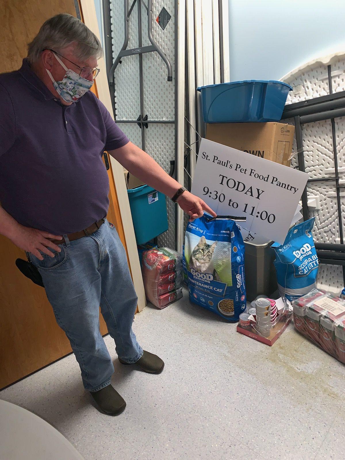 St Paul S Pet Pantry Provides Free Food For God S Furry Four