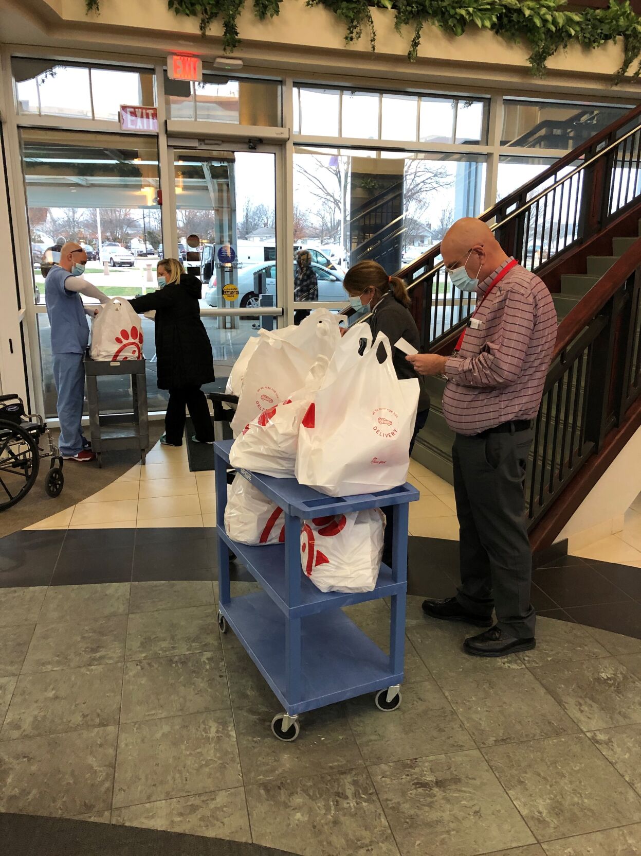 Food donations help support hospital staff at Baptist Health Floyd - Vimarsana News